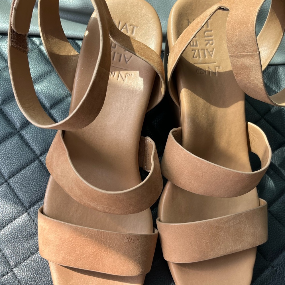 Naturalizer Women's Brown Strappy Slippers